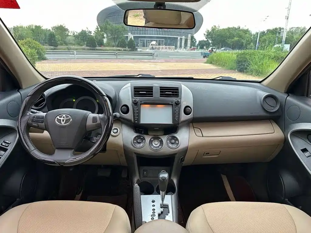 Toyota RAV4 2013 — фото 9