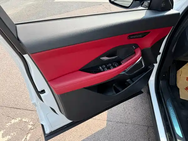 Jaguar E-PACE 2024