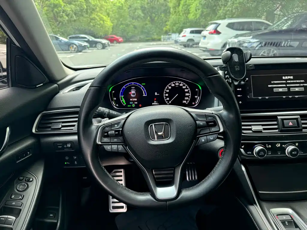 Honda Accord 2022 — фото 13