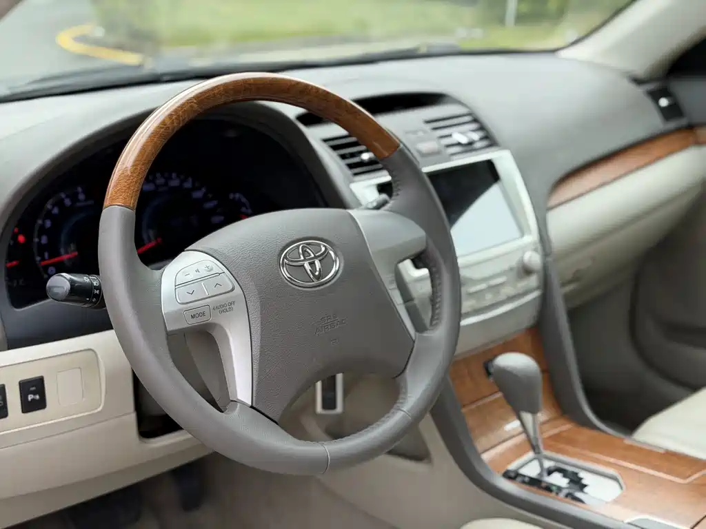 Toyota Camry 2011 — фото 7