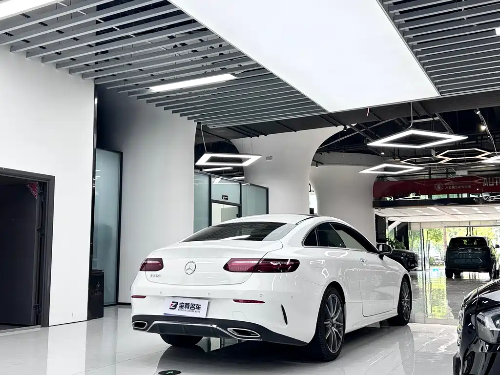 Mercedes-Benz E-Class 2022 — фото 16