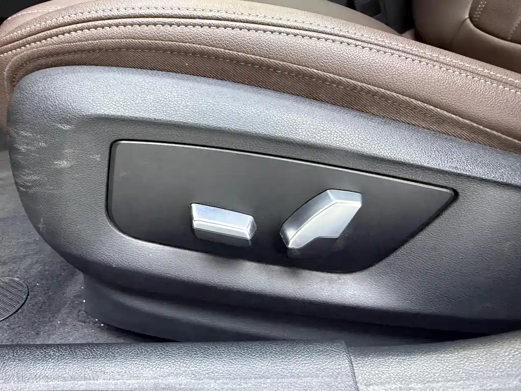 BMW 5 Series 2019 — фото 17