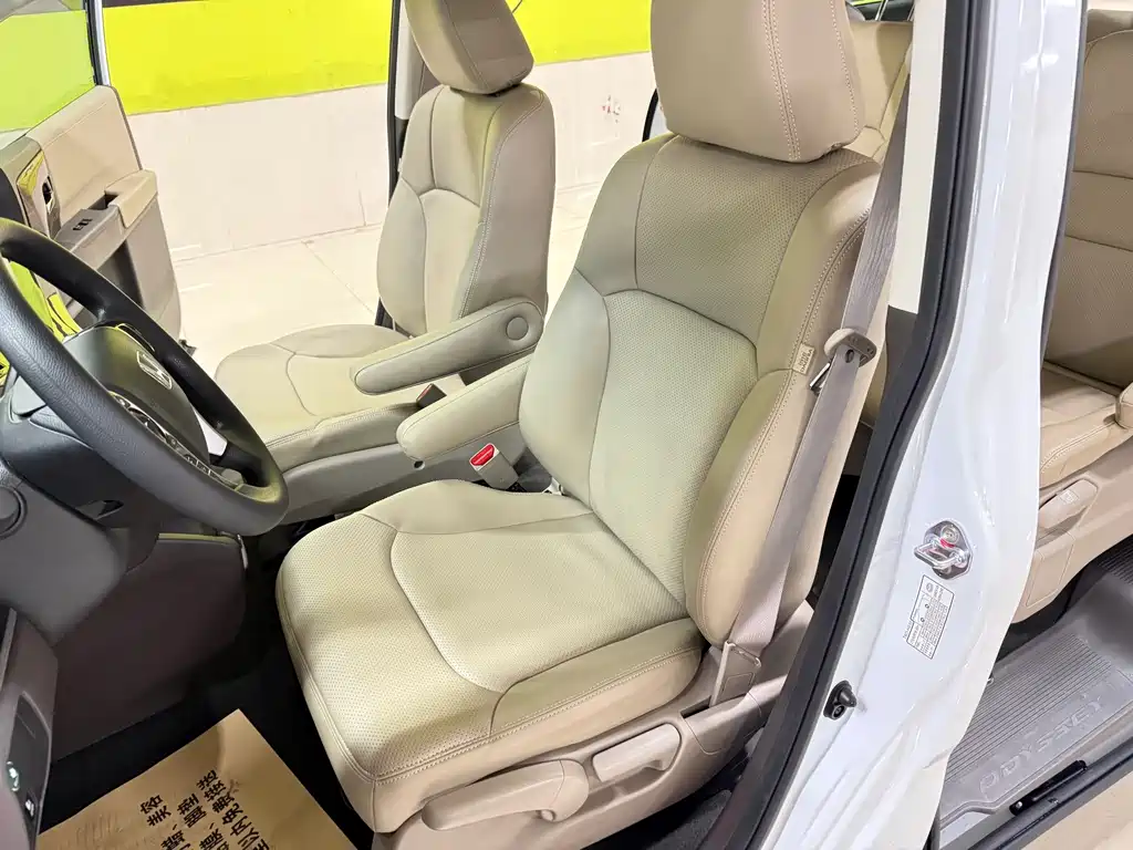 Honda Odyssey 2018 — фото 12