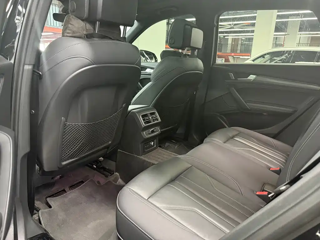 Audi Q5L 2023 — фото 11