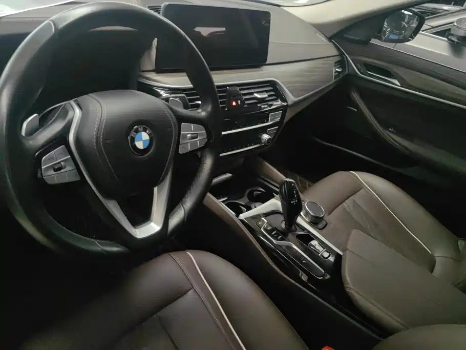BMW 5 Series 2023 — фото 13