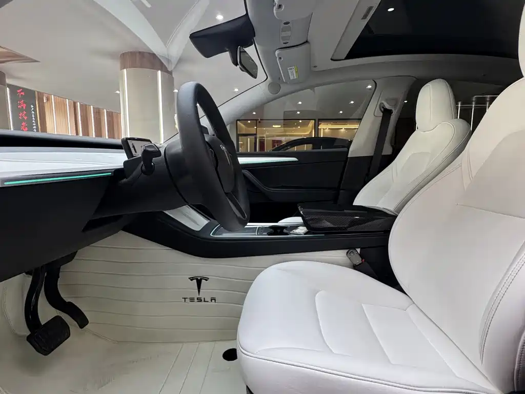 Tesla Model Y 2023 — фото 10