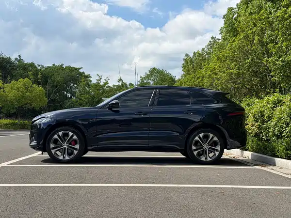 Jaguar F-PACE 2024