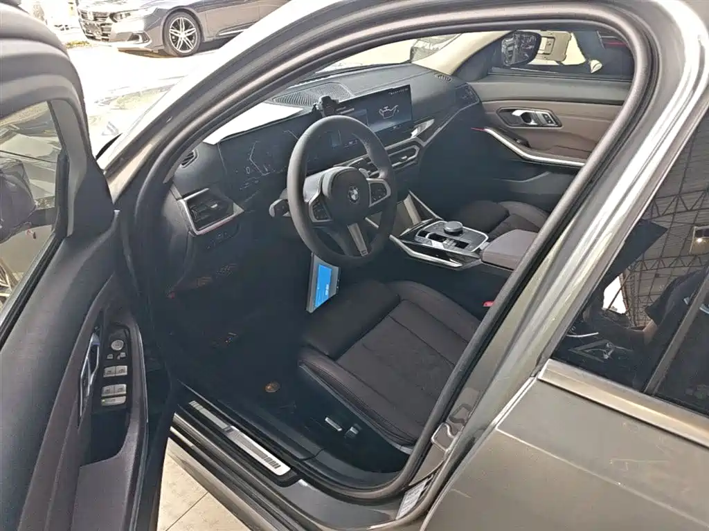BMW 3 Series 2023 — фото 15