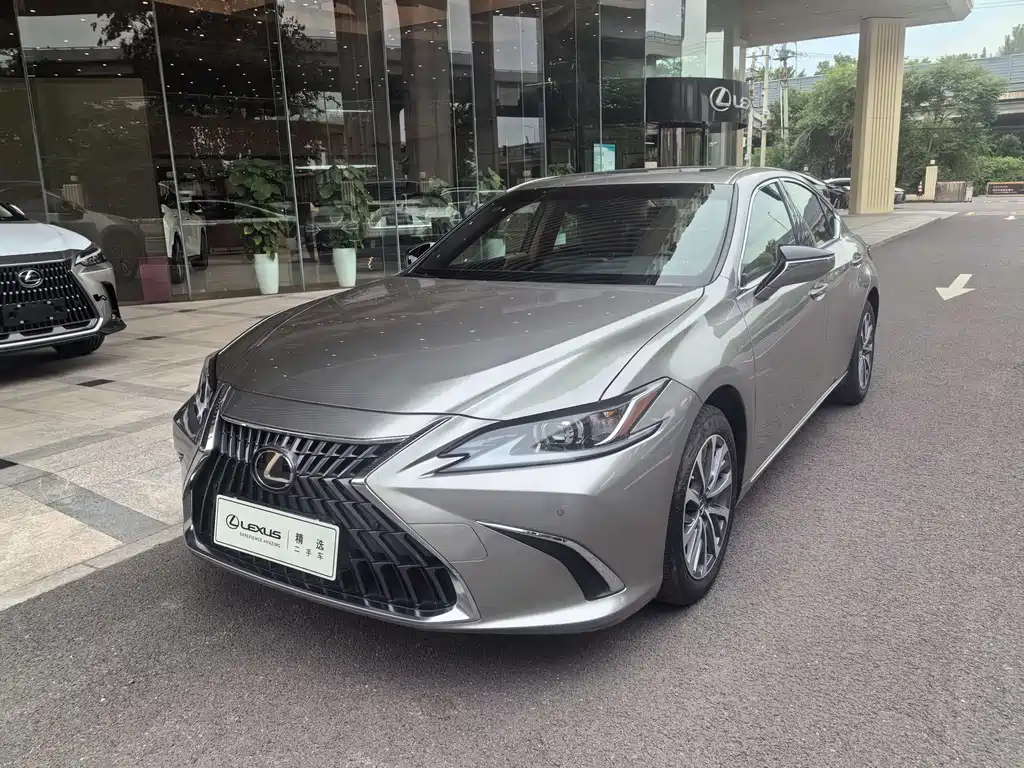 Lexus ES 2021