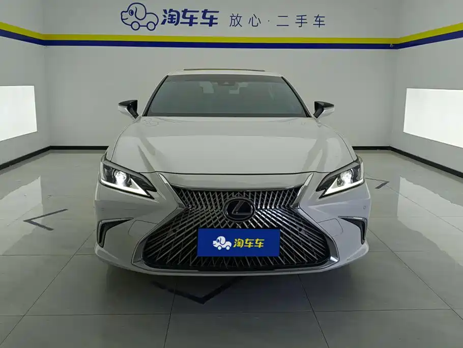 Lexus ES 2020 — фото 2