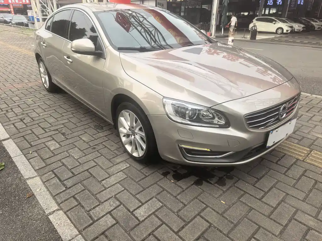Volvo S60 2015 — фото 9