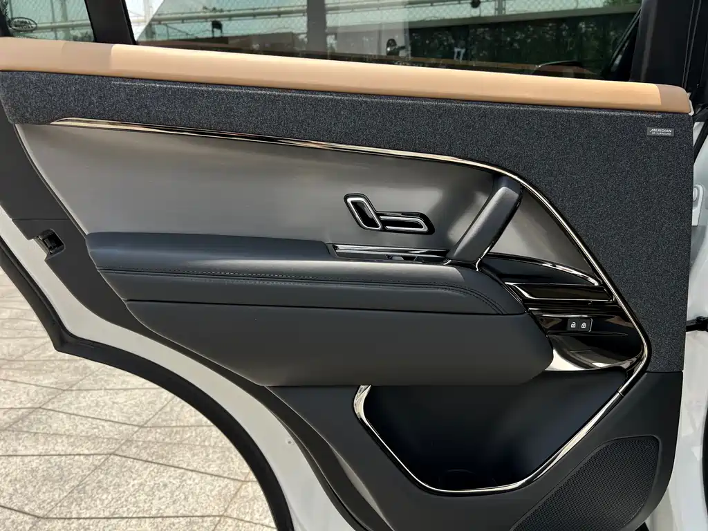 Land Rover Sport 2023 — фото 16