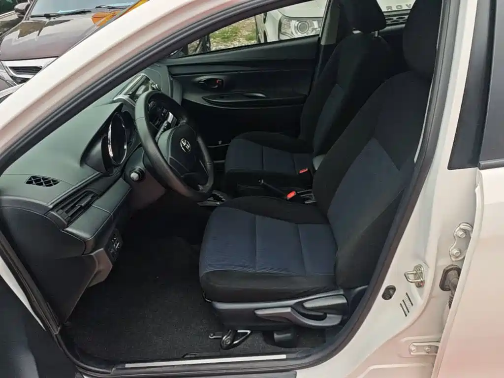 Toyota Yaris L 2018 — фото 15
