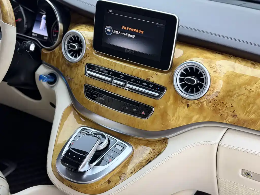 Mercedes-Benz V-Class 2020 — фото 18