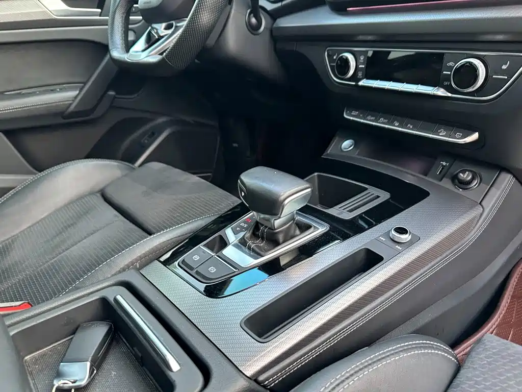 Audi Q5L Sportback 2022 — фото 16