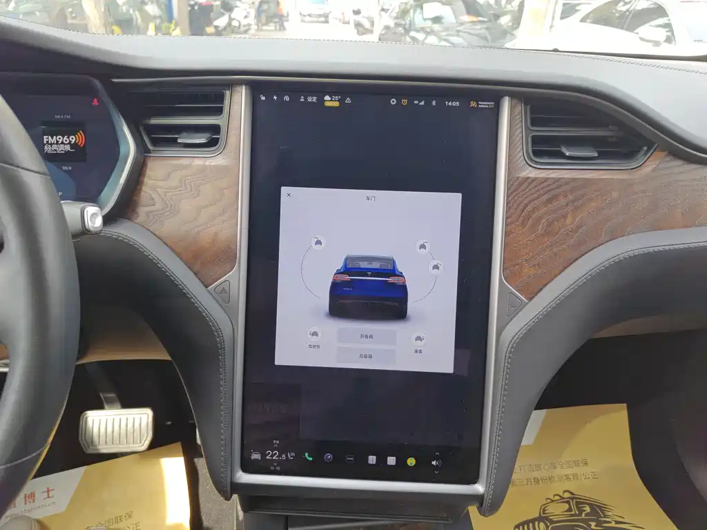 Tesla Model X 2019 — фото 12