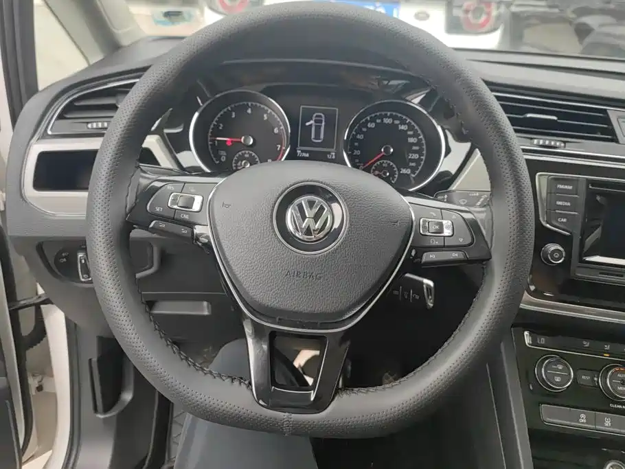 Volkswagen Touran 2017 — фото 15