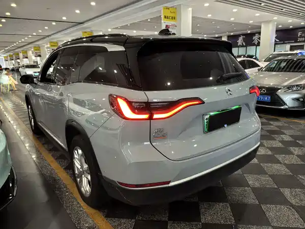 NIO ES8 2022