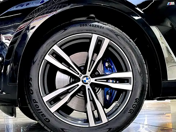 BMW X7 2021