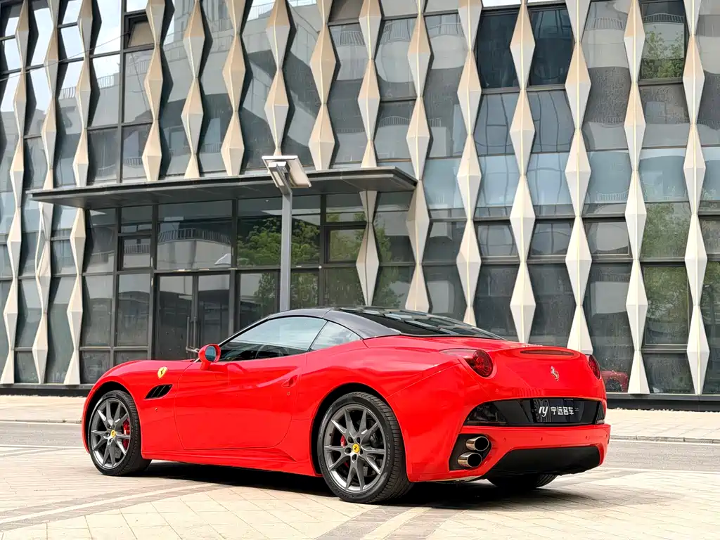 Ferrari California T 2011 — фото 7