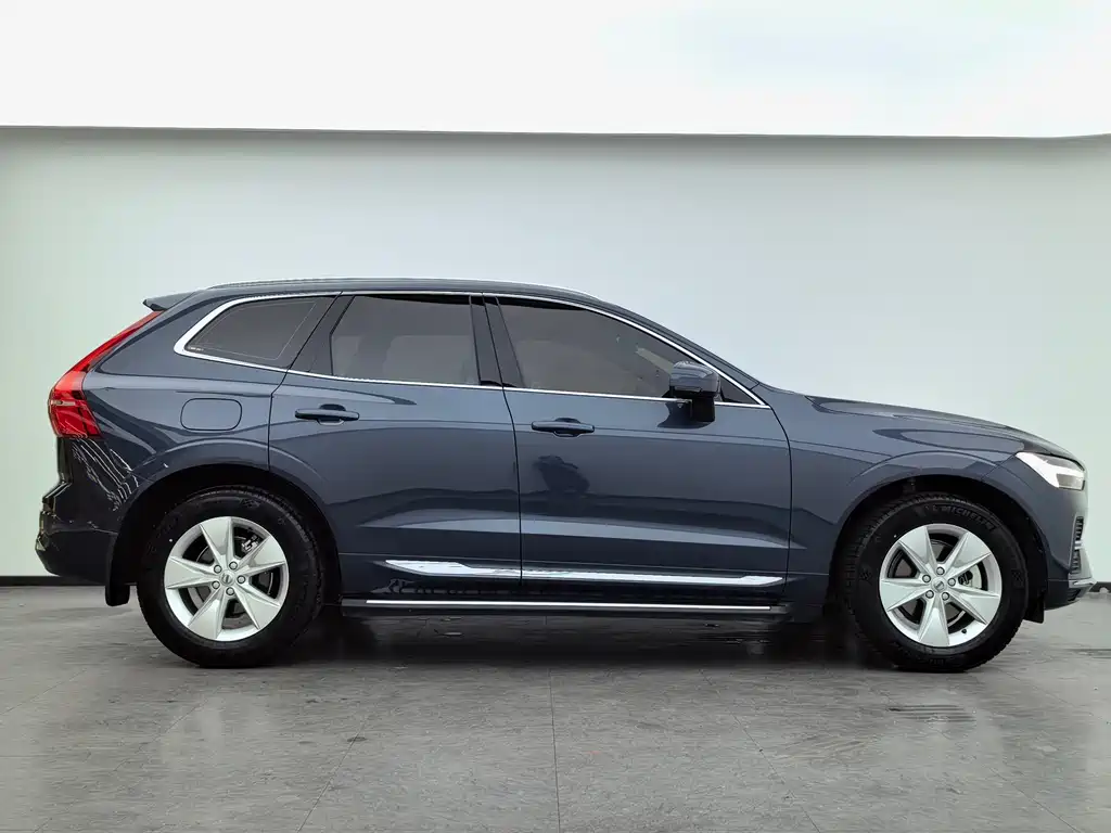 Volvo XC60 2022 — фото 10