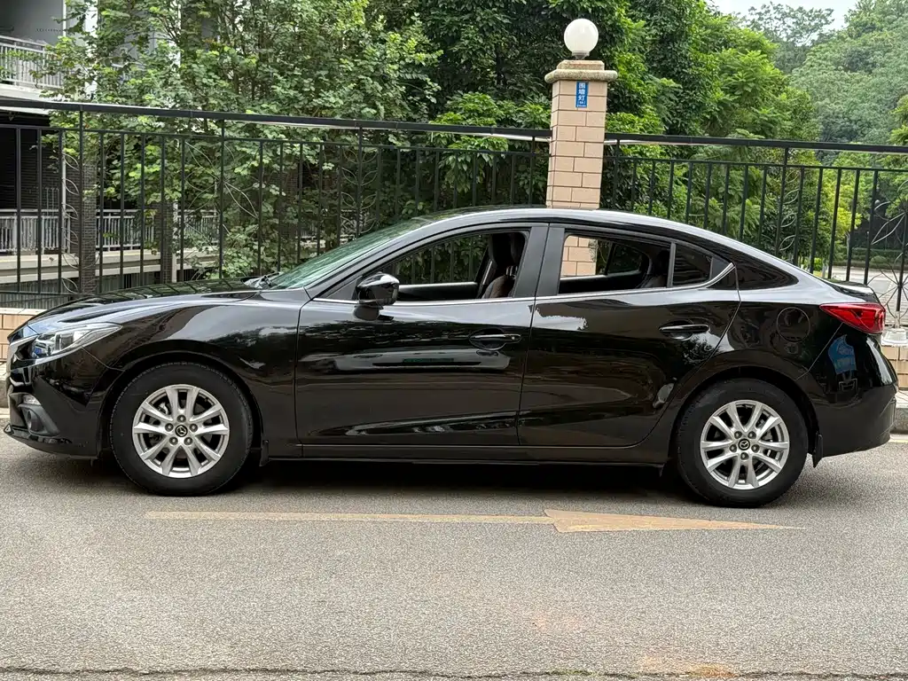 Mazda 3 Axela 2016