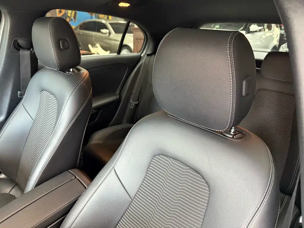 Mercedes-Benz A-Class 2020 — фото 12