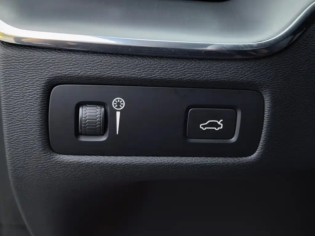 Volvo XC60 2022 — фото 23