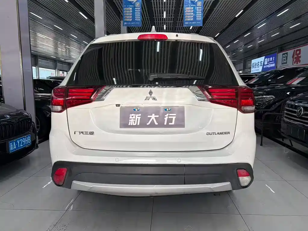 Mitsubishi Outlander 2018 — фото 9