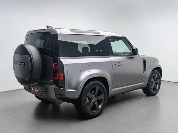 Land Rover Defender 2023