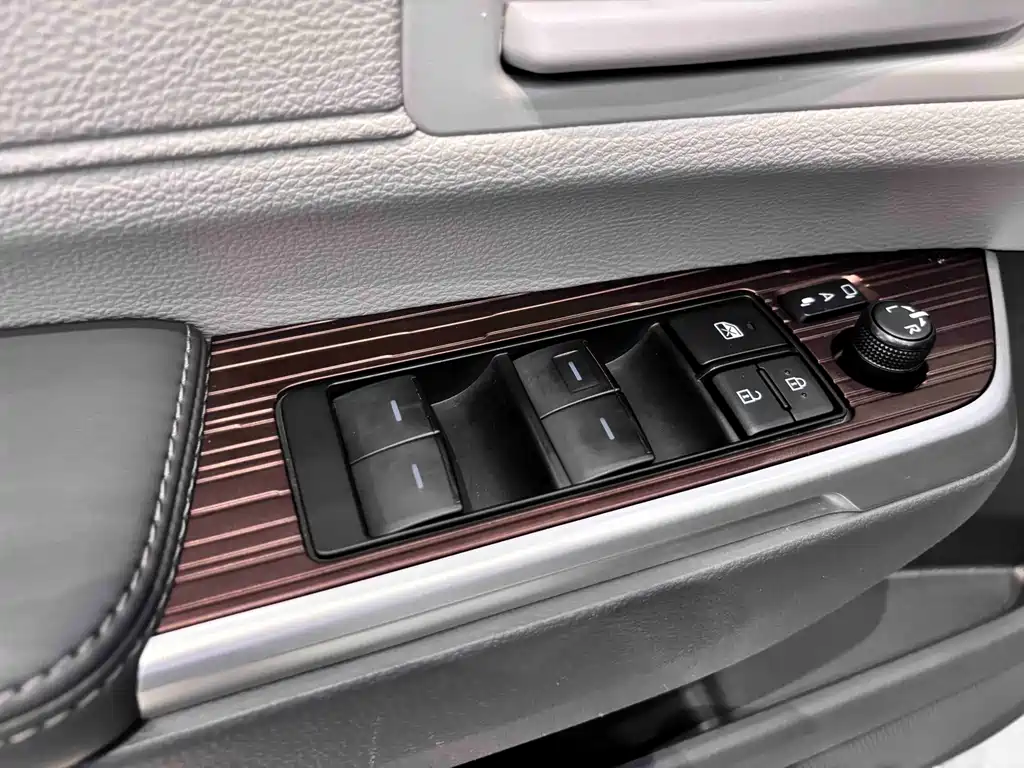 Toyota Sienna 2024 — фото 24