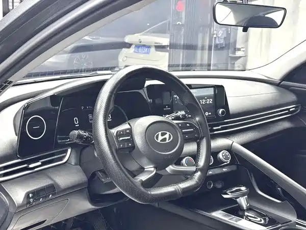 Hyundai Elantra 2023