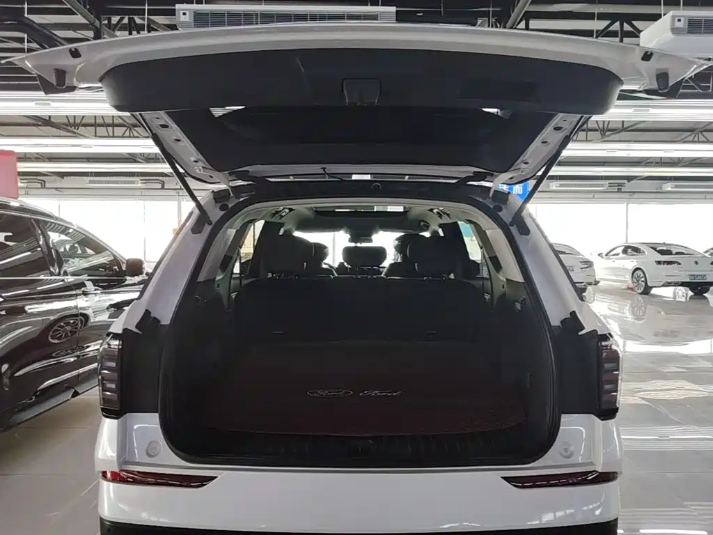 Ford Edge 2023 — фото 19