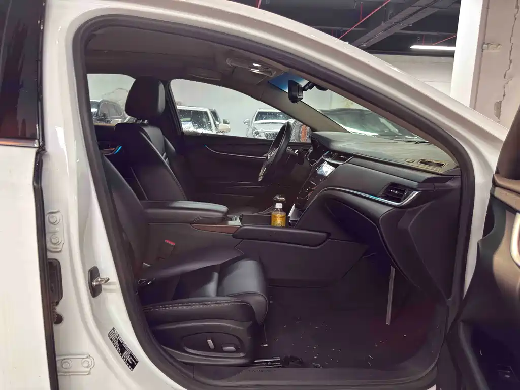Cadillac XTS 2018 — фото 15