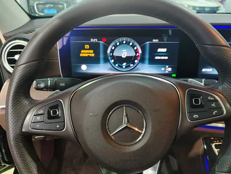 Mercedes-Benz E-Class 2017 — фото 14