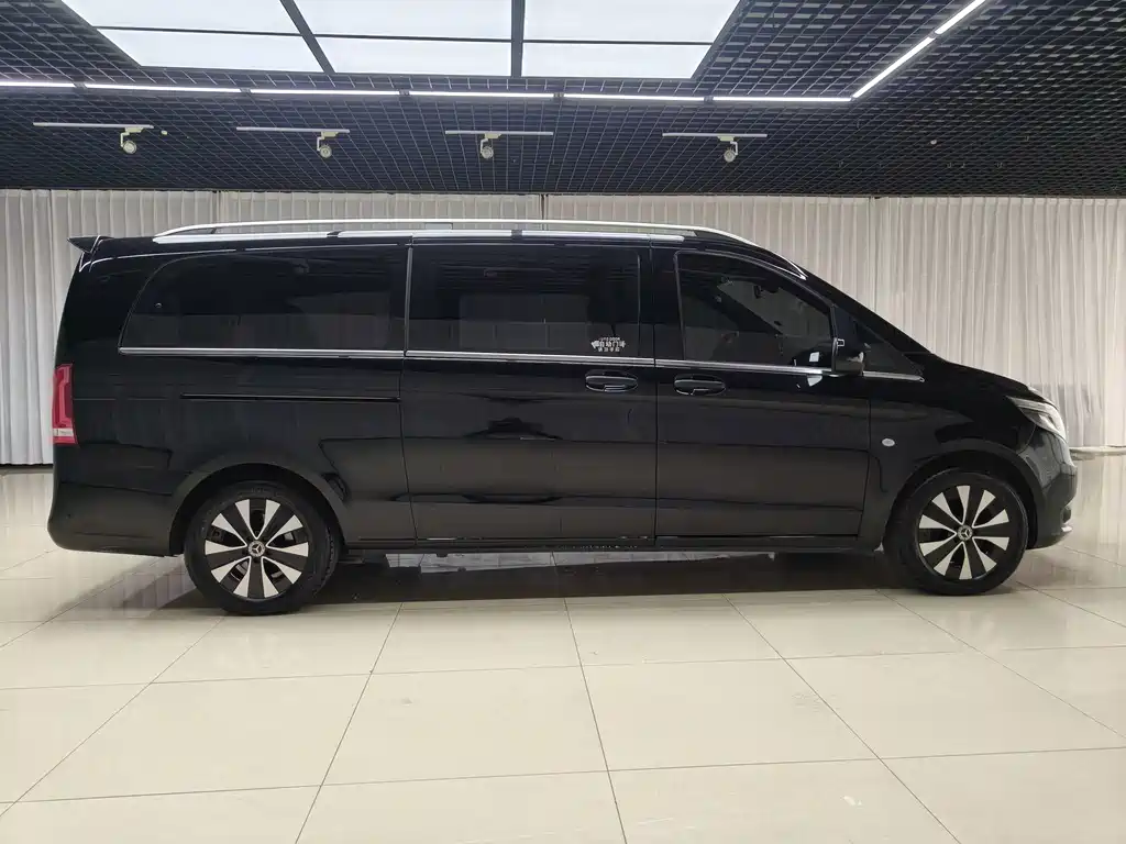 Mercedes-Benz Vito 2023 — фото 4