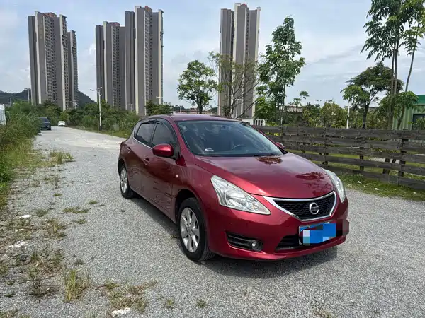 Nissan Tiida 2015