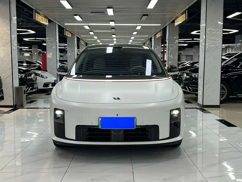Li Auto i8 2025 — фото 2