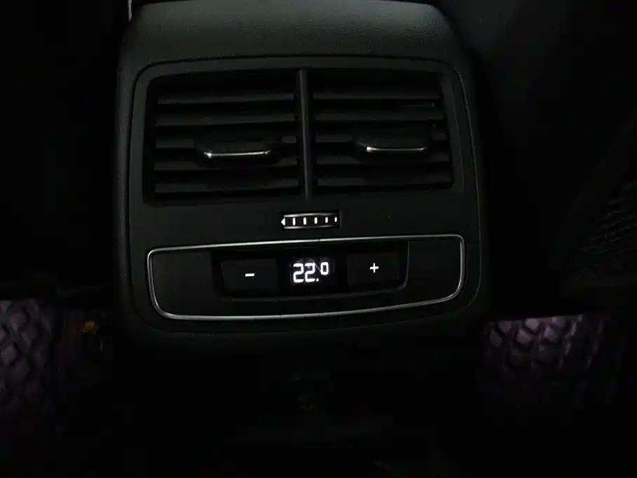Audi A4 2022 — фото 10