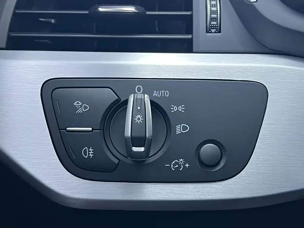 Audi A4L 2022 — фото 15