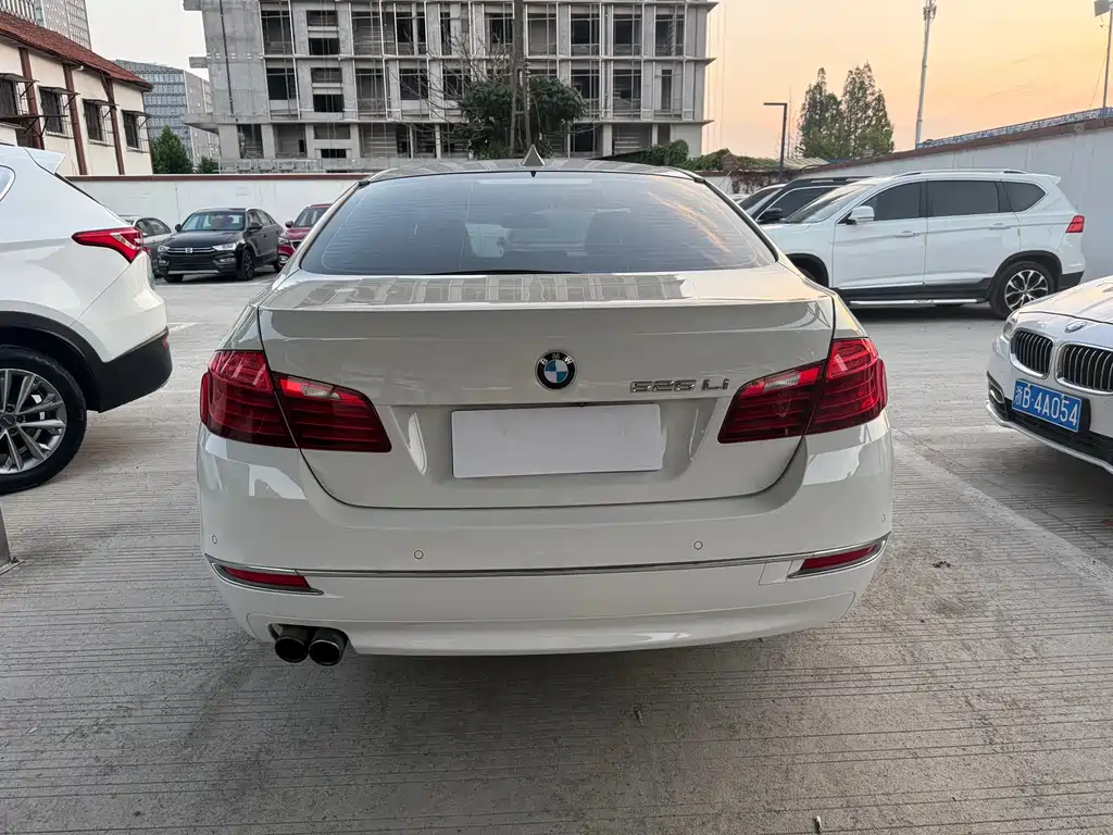 BMW 5 Series 2016 — фото 10