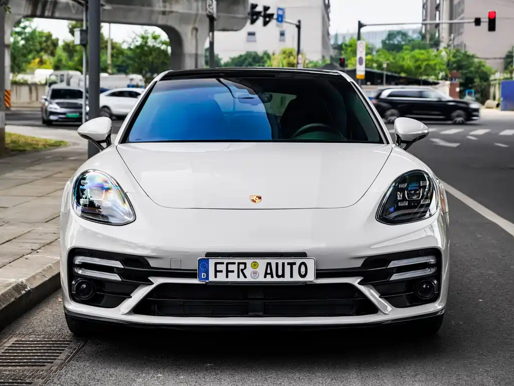 Porsche Panamera 2018 — фото 8