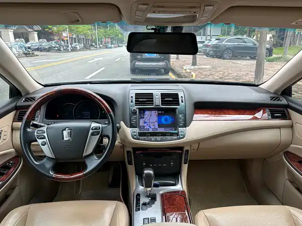 Toyota Crown 2012