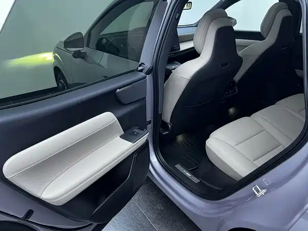 Volvo XC70 Plug-In Hybrid 2025