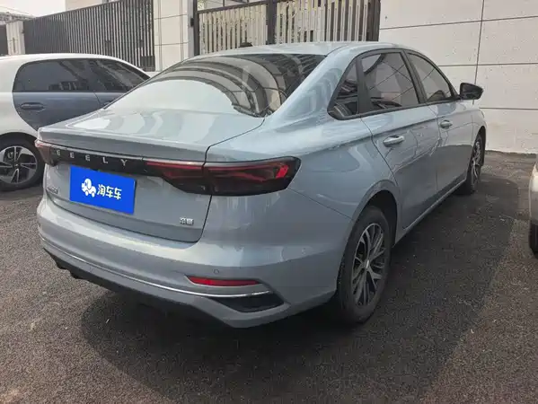 Geely Emgrand 2023