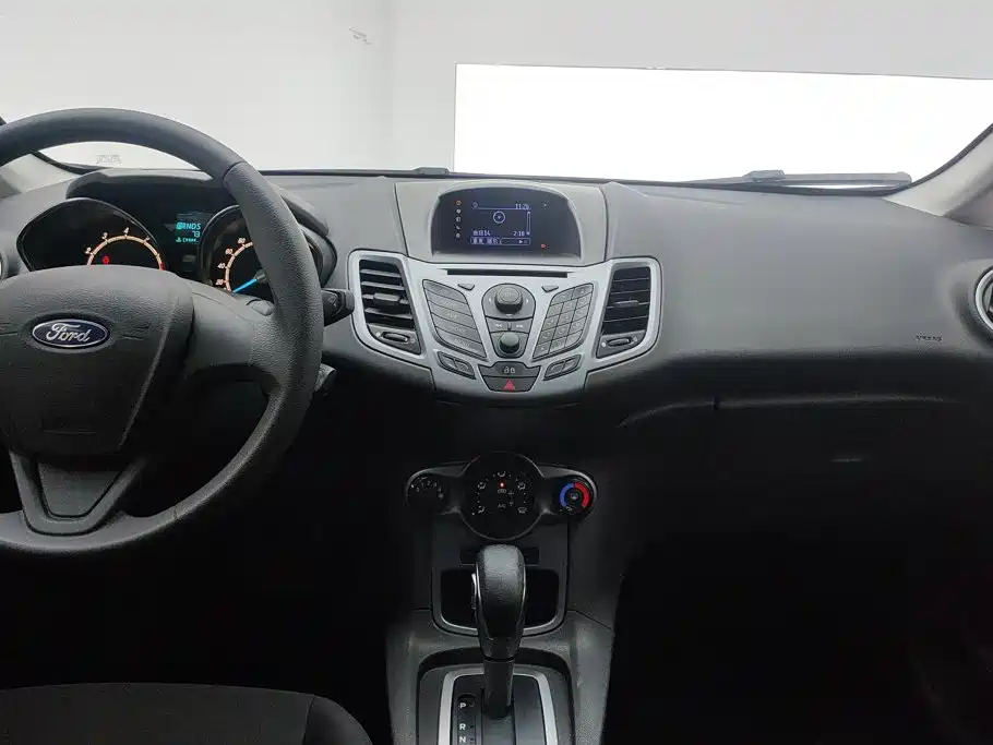 Ford Fiesta 2013 — фото 13