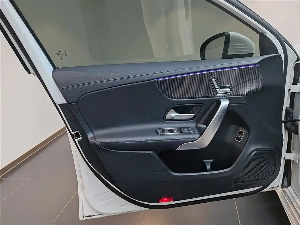 Mercedes-Benz A-Class 2023 — фото 15