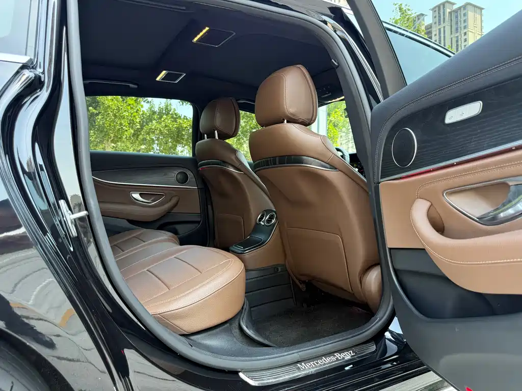 Mercedes-Benz E-Class 2021 — фото 20