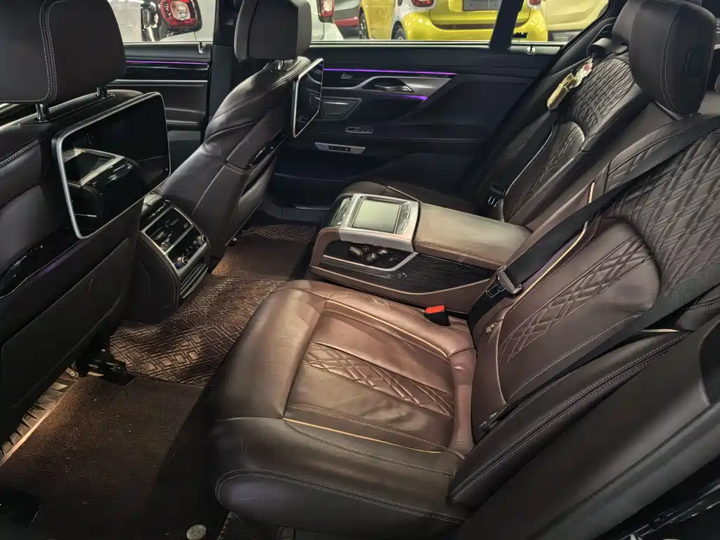 BMW 7 Series 2020 — фото 18
