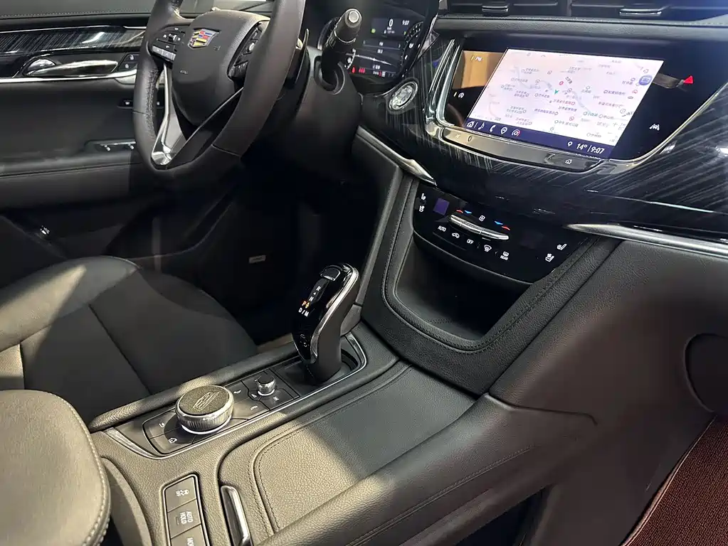 Cadillac XT6 2023 — фото 18